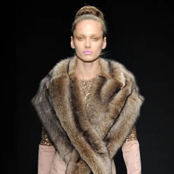 Donna Karan * Fall 2011 Runway Lamb Shearling Stole - Picture 1 of 16
